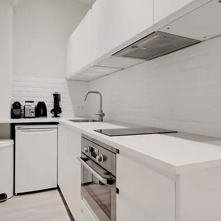 Modern 1br- 4p Le Marais Quarter Apartment